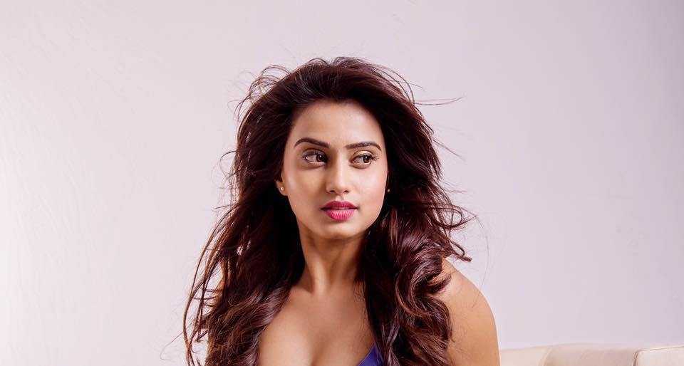 Dimple Chopade Wiki, Biography, Age, Movies, Images