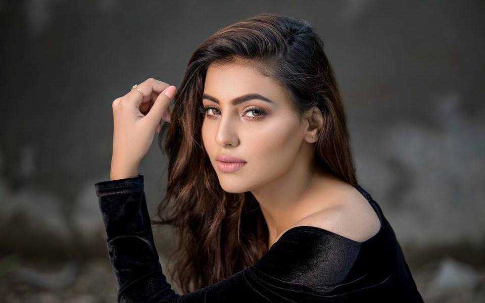 Ginni Kapoor Wiki, Biography, Age, Height, Family Images