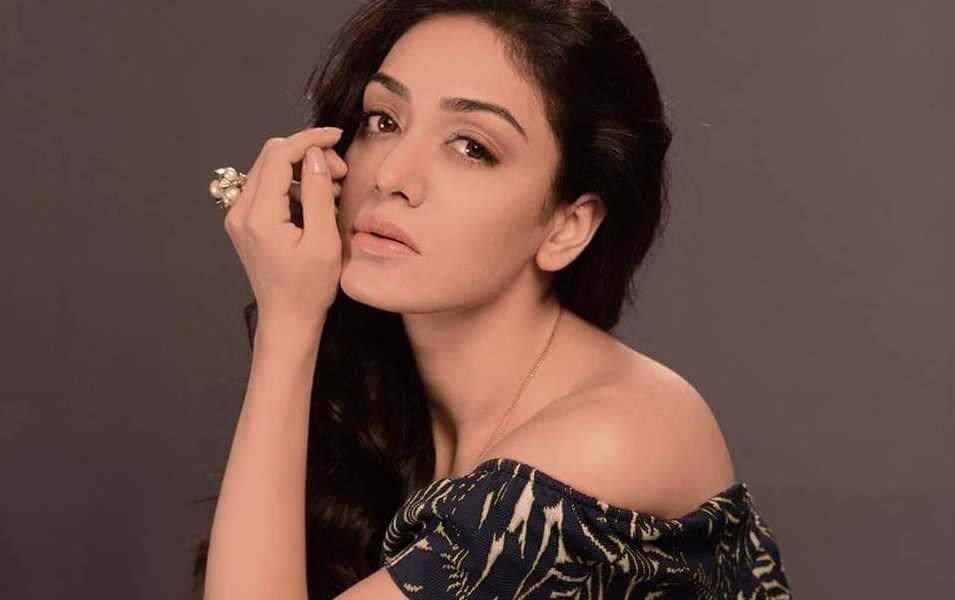 Khushali Kumar Wiki, Biography, Age, Movies, Family, Images & More