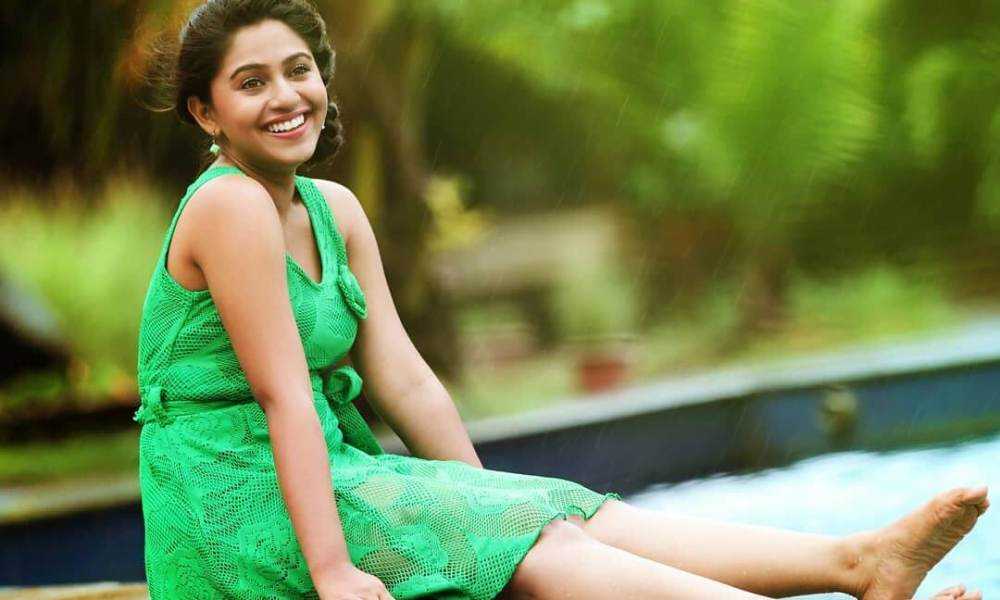 Mrunmayee Deshpande Wiki, Biography, Age, Family, Movies List, Images