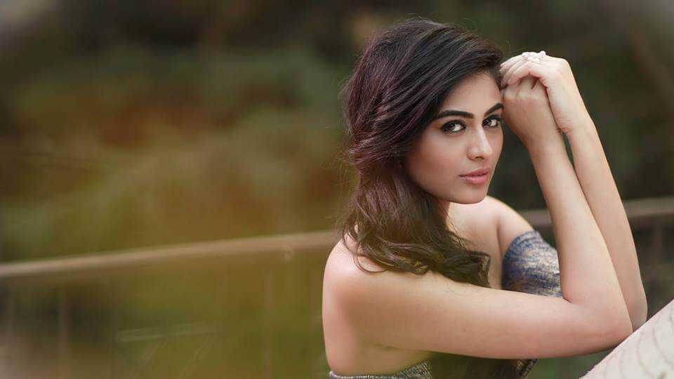 Neha Hinge Wiki, Biography, Age, Movies, Family, Images