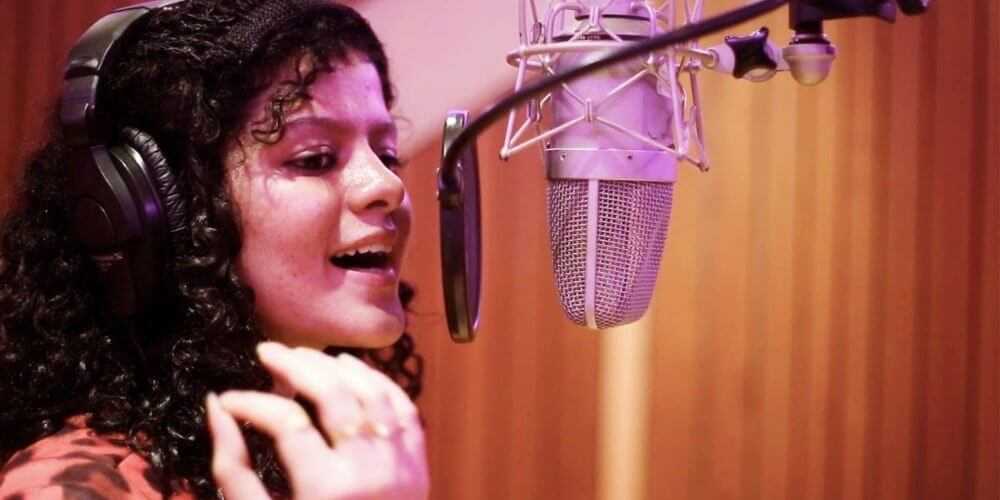 Palak Muchhal Wiki, Biography, Age, Songs List, Images