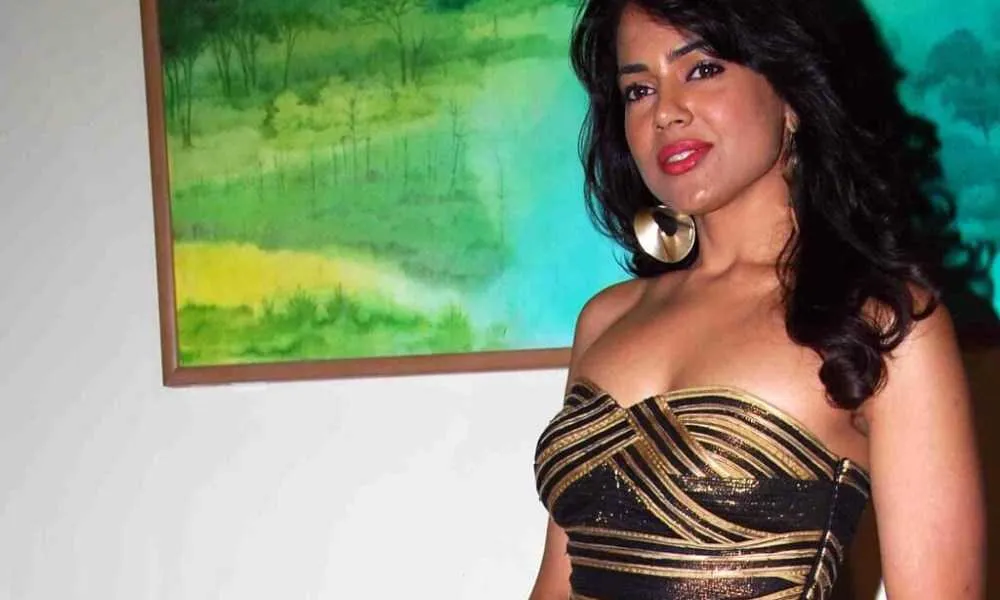 Sameera Reddy Wiki, Biography, Age, Movies List, Family, Images